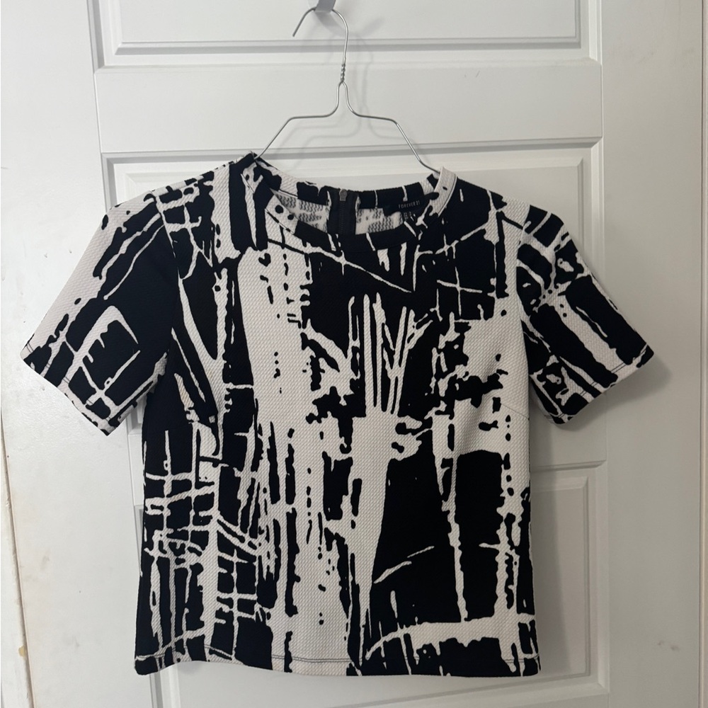 Chic Black and White Graphic Top